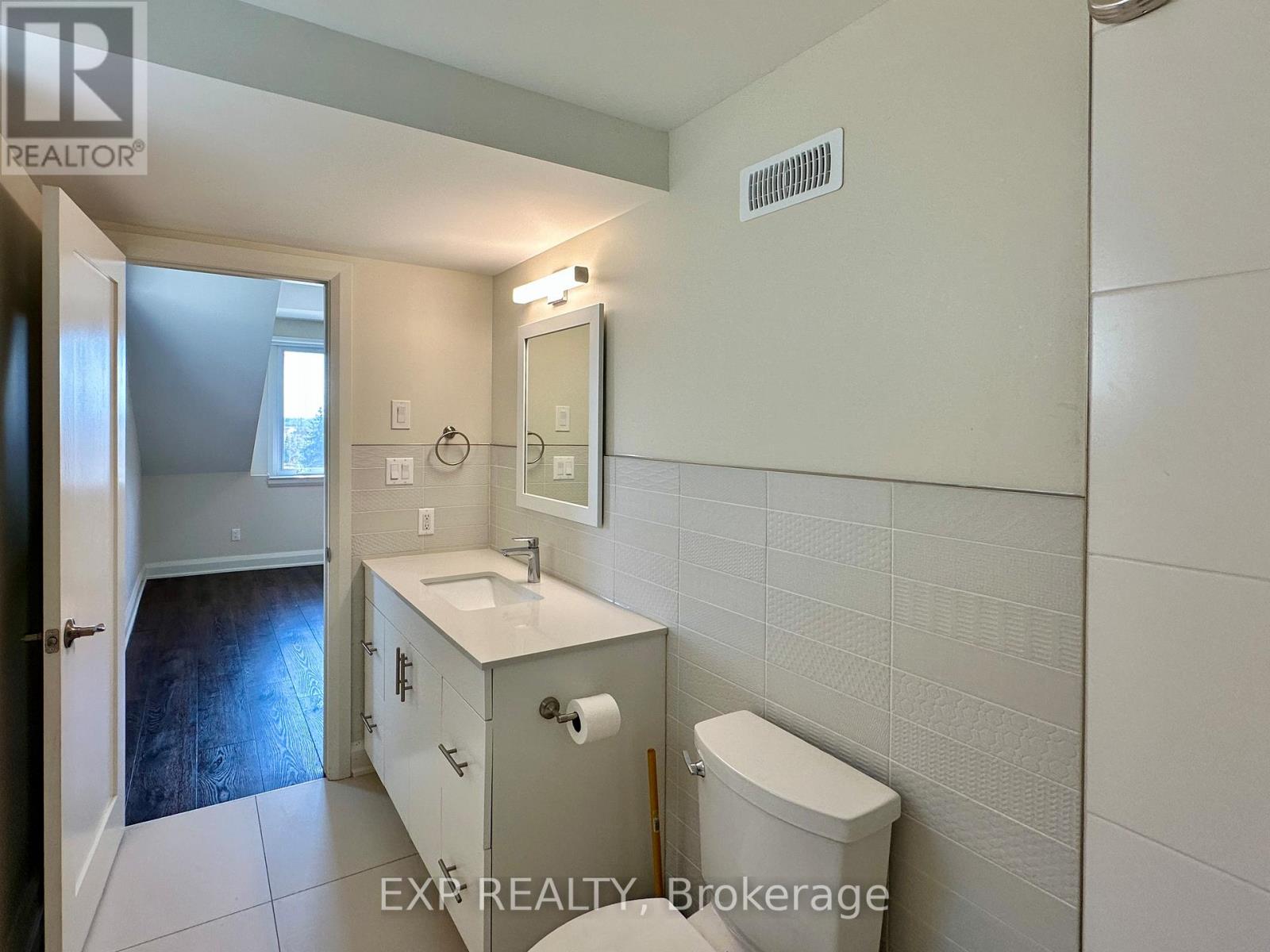 305 - 33 Maple Grove Road, Ottawa, Ontario  K2L 2S7 - Photo 12 - X12828232