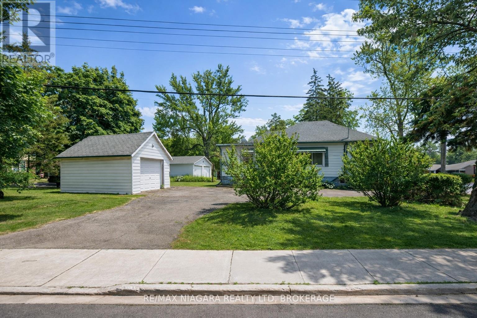 170 Thorold Road, Welland, Ontario  L3C 3V6 - Photo 2 - X12828230