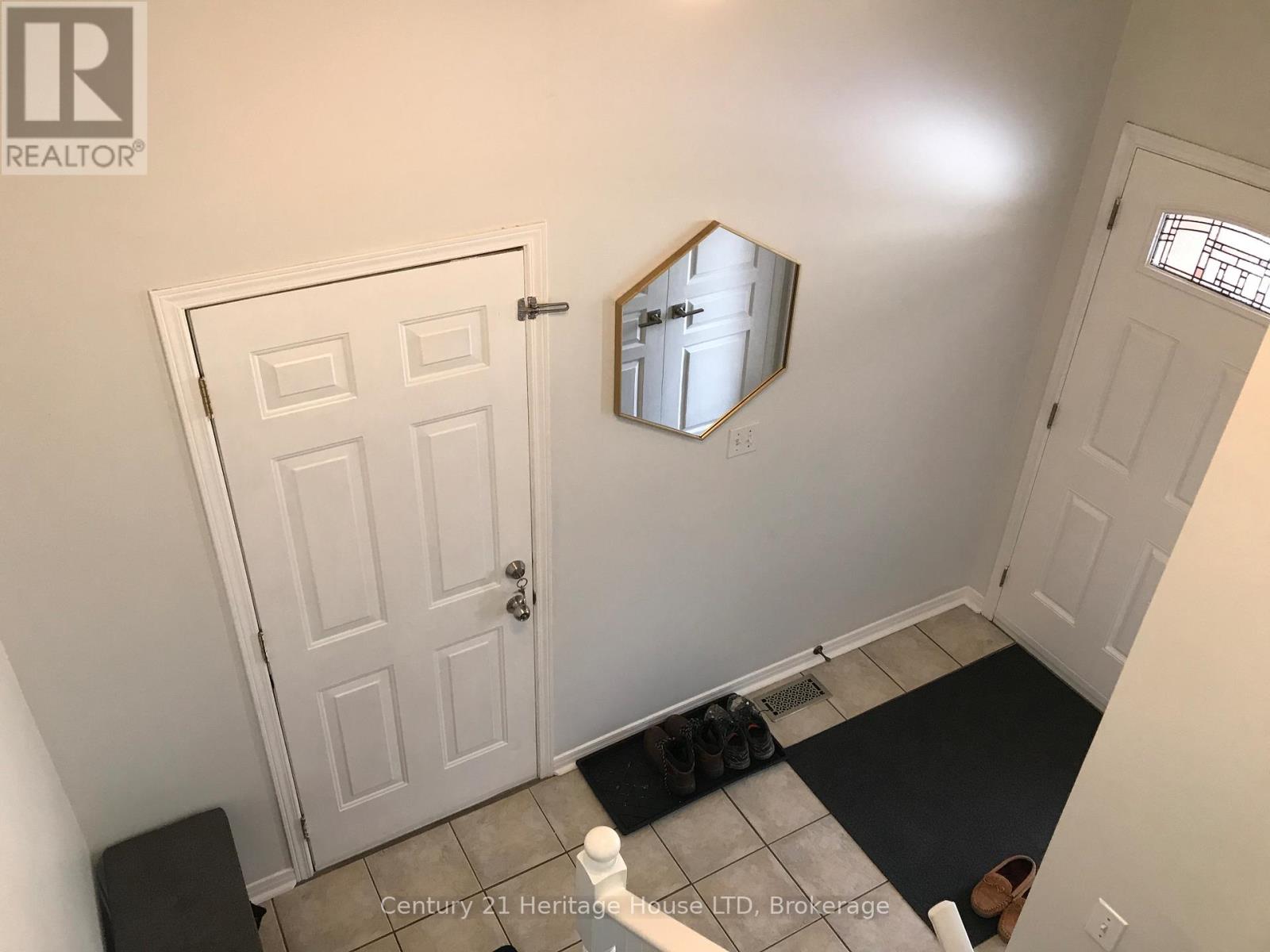 25 Nelson Avenue, Fort Erie, Ontario  L2A 5K7 - Photo 2 - X12828246