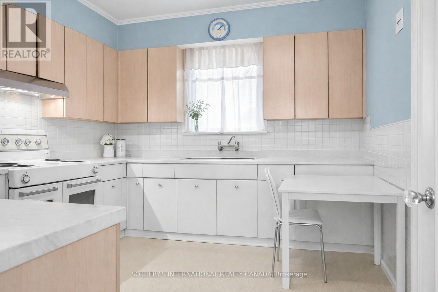 10 Gardiner Road, Toronto, Ontario  M5P 3B3 - Photo 14 - C12827556