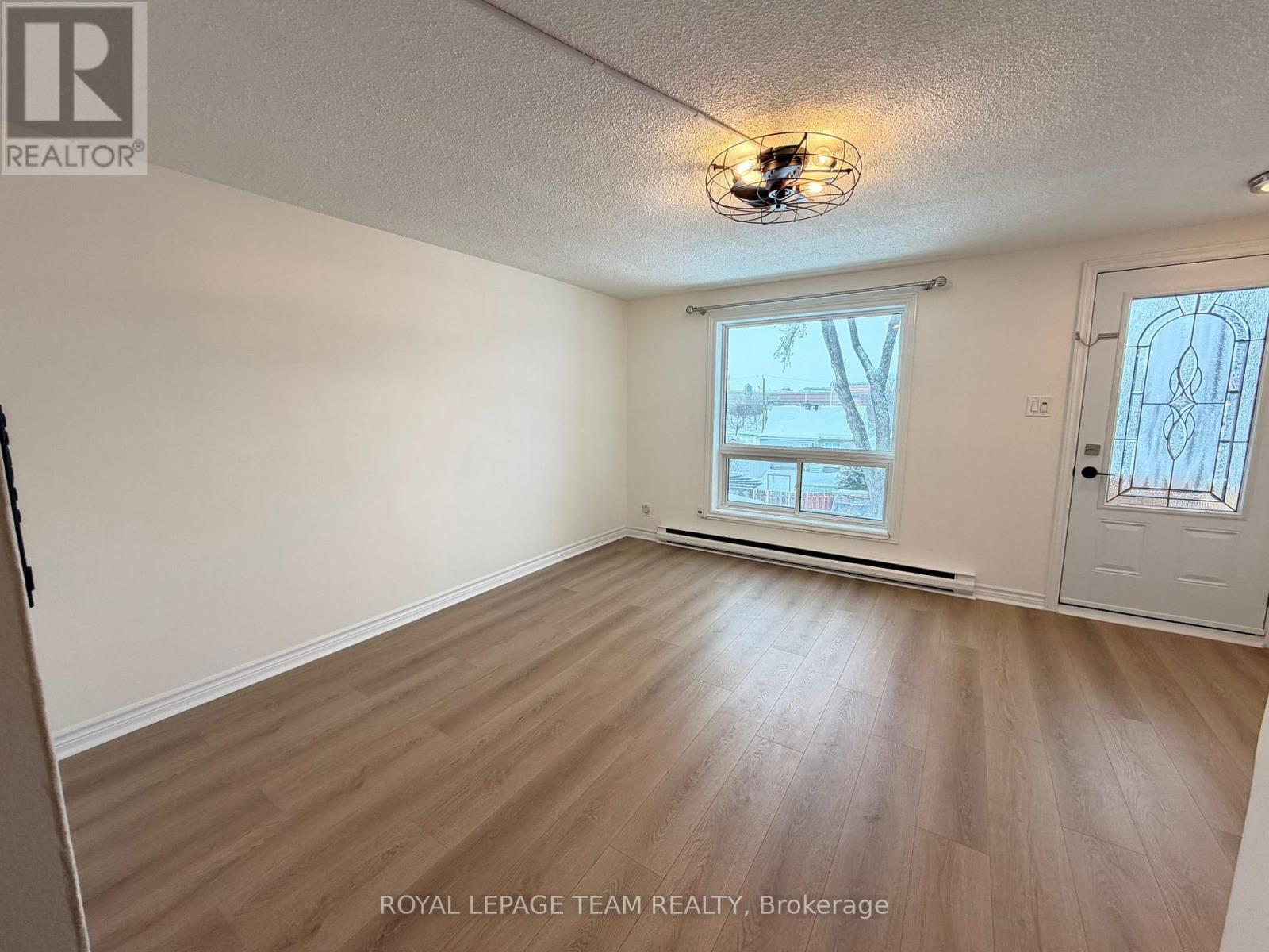 2 - 1133 Maisonneuve Street, Ottawa, Ontario  K1C 1K9 - Photo 4 - X12806598