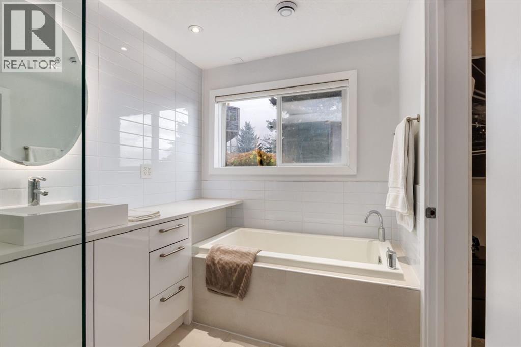 16 Silvercreek Place Nw, Calgary, Alberta  T3B 5A2 - Photo 37 - A2285677