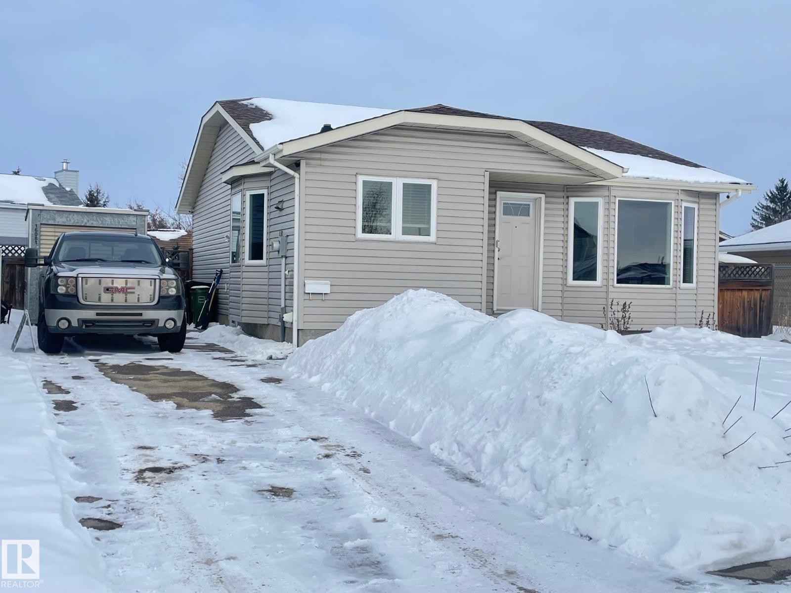 324 Warwick Rd Nw, Edmonton, Alberta  T5X 4P9 - Photo 1 - E4475065