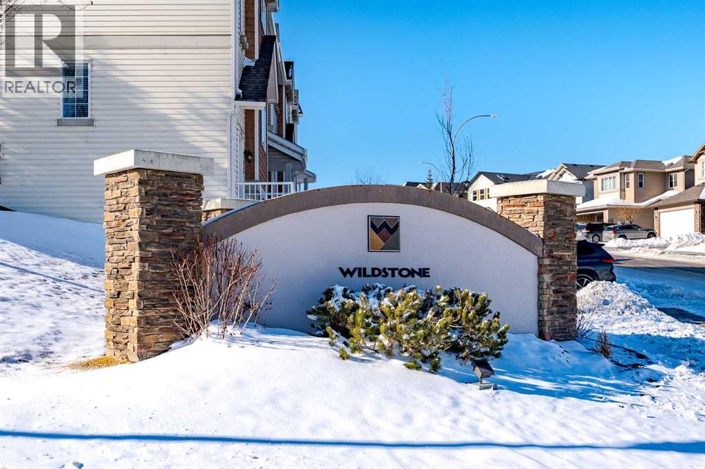 261 Pantego Lane Nw, Calgary, Alberta  T3K 0T1 - Photo 2 - A2286812