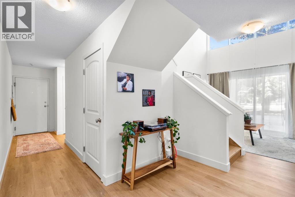 8, 114 Village Heights Sw, Calgary, Alberta  T3H 2L2 - Photo 2 - A2289051