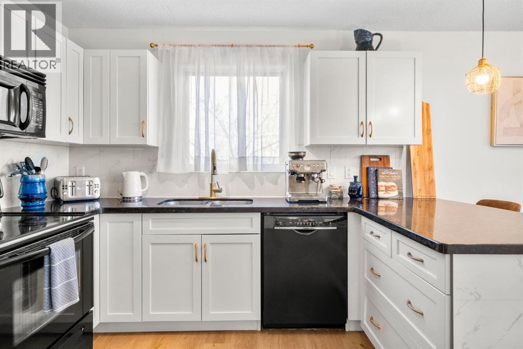 8, 114 Village Heights Sw, Calgary, Alberta  T3H 2L2 - Photo 10 - A2289051