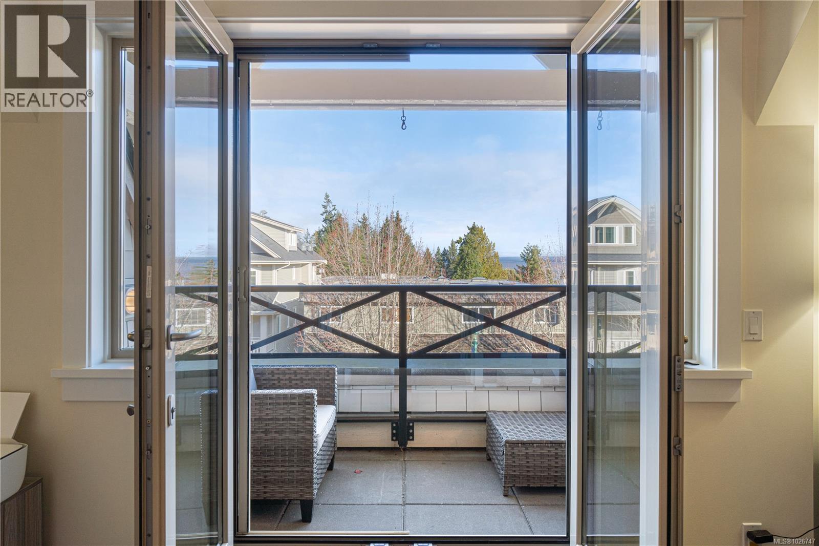 301 222 Second Ave, Qualicum Beach, British Columbia  V9K 0A4 - Photo 3 - 1026747