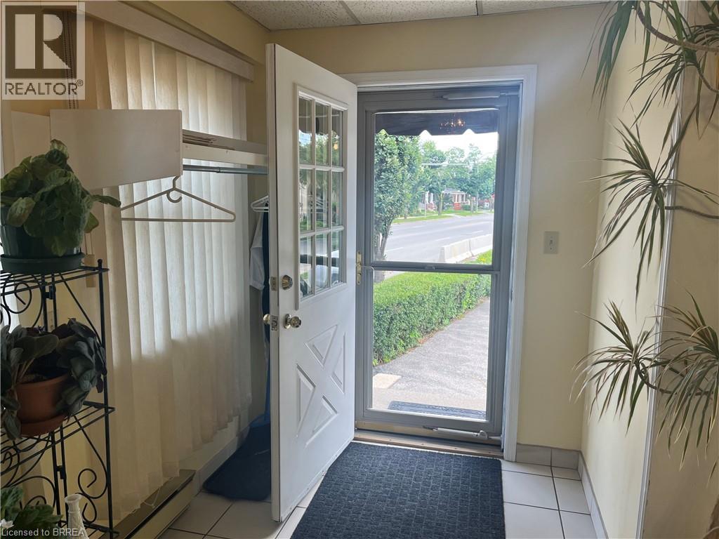 266 Brant Avenue, Brantford, Ontario  N3T 3J7 - Photo 8 - 40808305