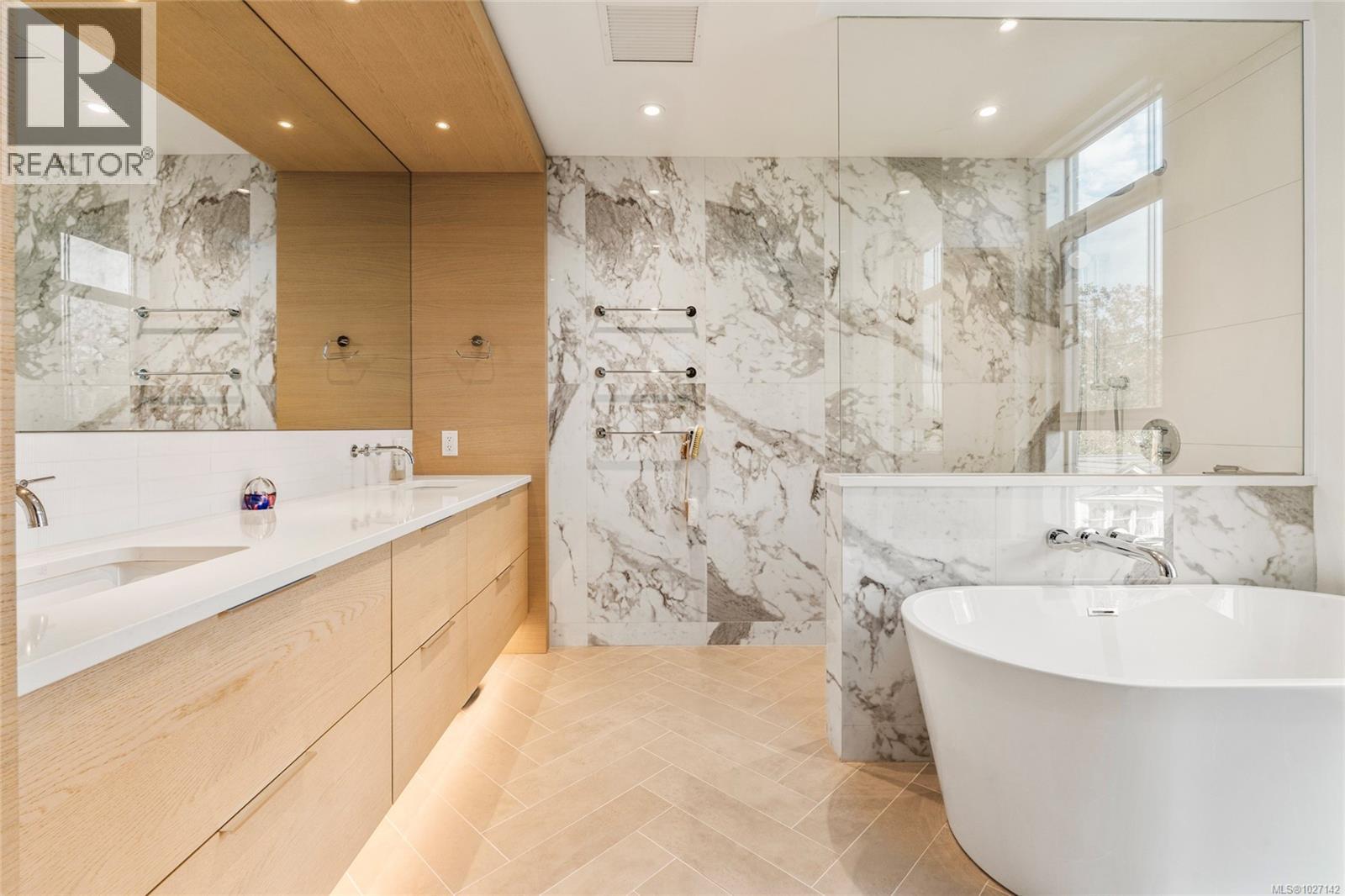 301 1916 Oak Bay Ave, Victoria, British Columbia  V8R 1C7 - Photo 11 - 1027142