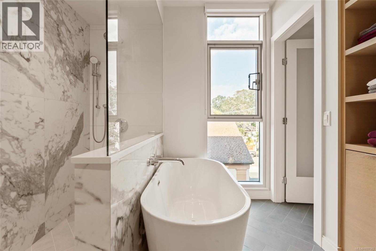 301 1916 Oak Bay Ave, Victoria, British Columbia  V8R 1C7 - Photo 14 - 1027142