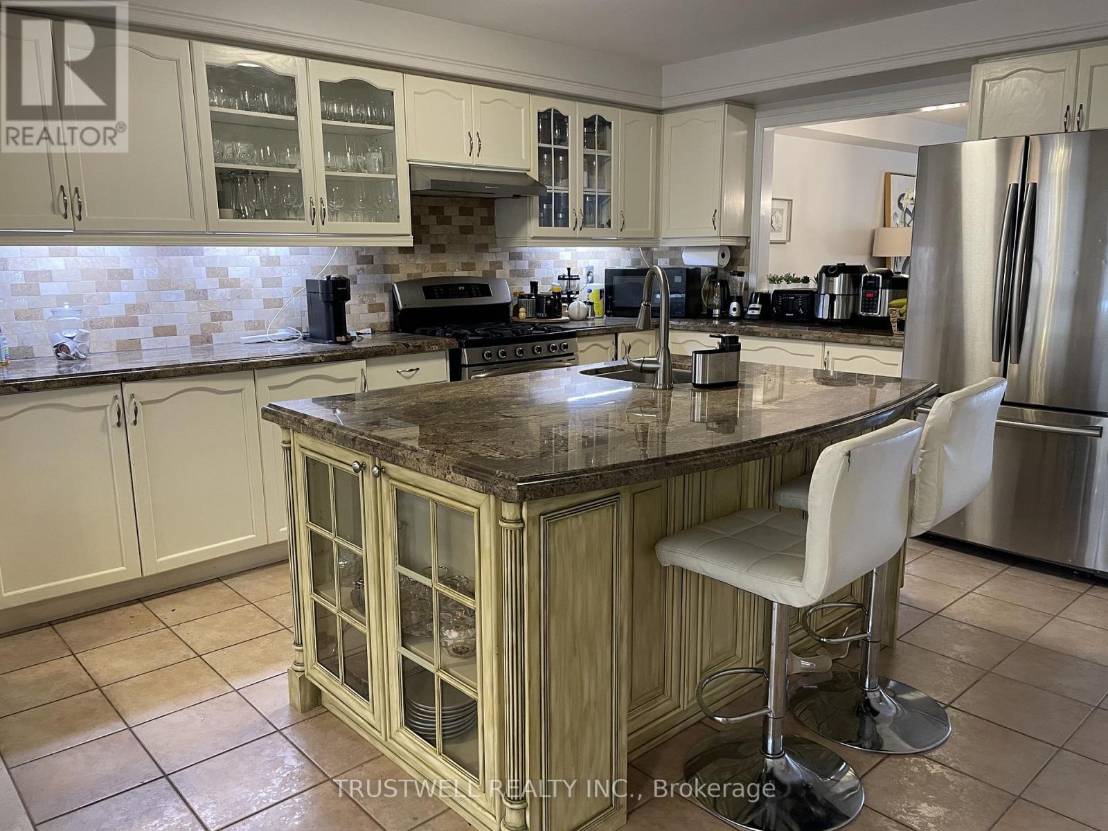 18 Merrill Avenue, Richmond Hill, Ontario  L4B 4E2 - Photo 3 - N12828200