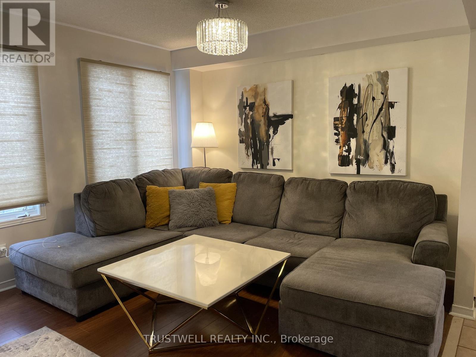 18 Merrill Avenue, Richmond Hill, Ontario  L4B 4E2 - Photo 4 - N12828200