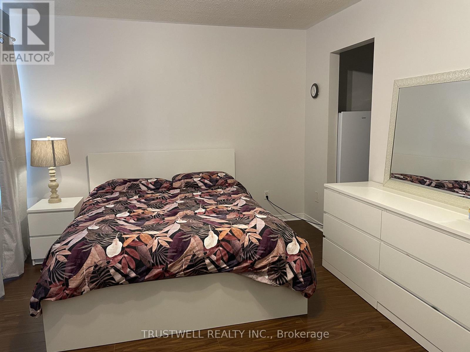 18 Merrill Avenue, Richmond Hill, Ontario  L4B 4E2 - Photo 8 - N12828200