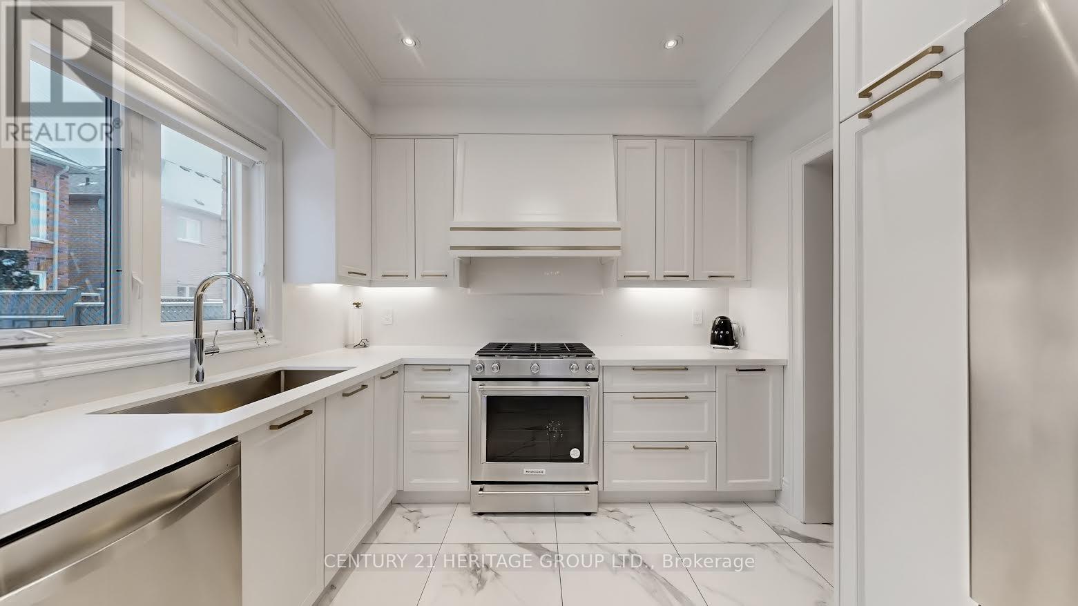 18 Berringer Street, Richmond Hill, Ontario  L4B 4G4 - Photo 11 - N12828220