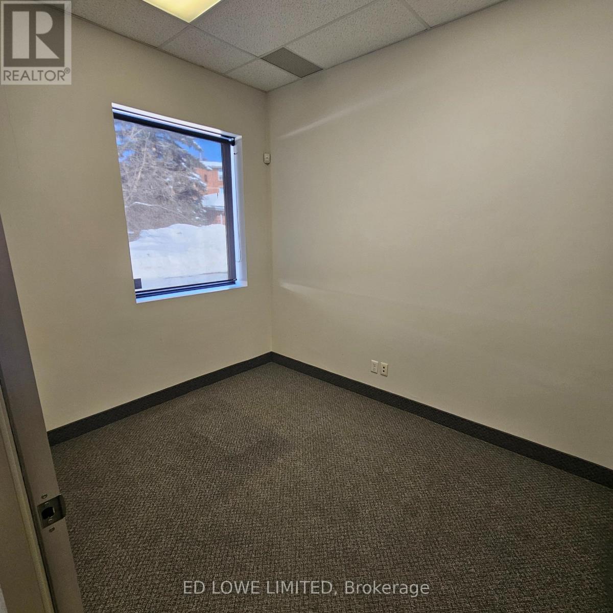 1009 - 74 Cedar Pointe Drive, Barrie (0 North), Ontario  L4N 5R7 - Photo 9 - S12828254