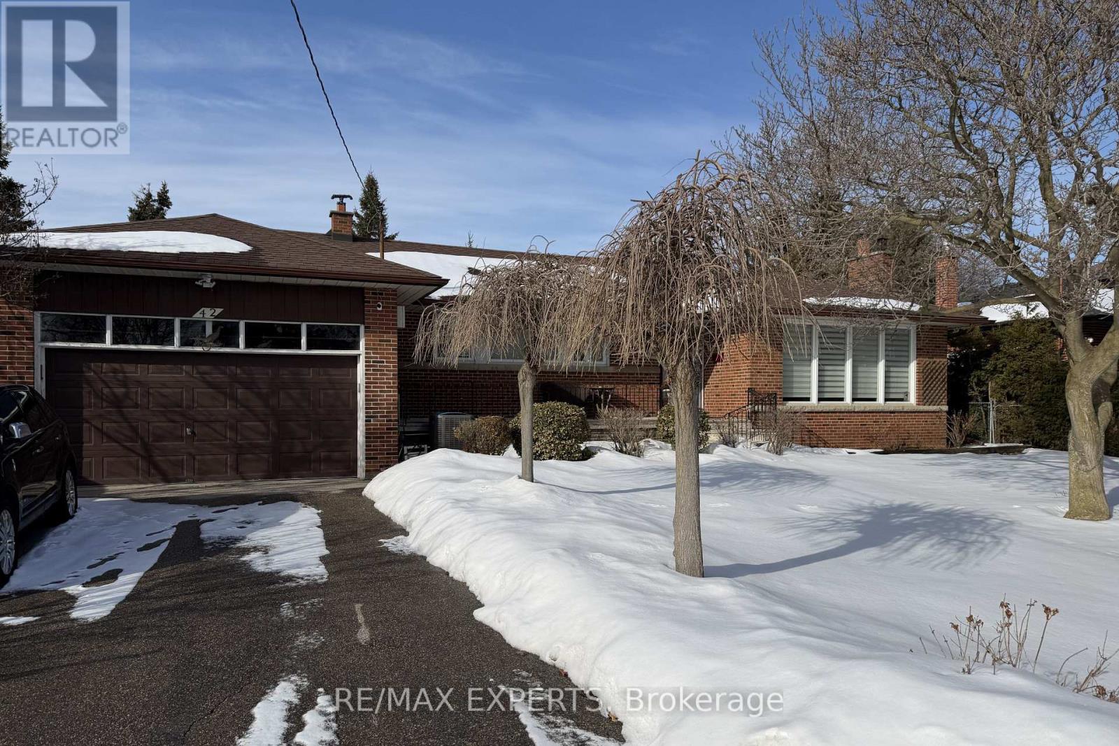 42 Cowley Avenue, Toronto, Ontario  M8B 2E3 - Photo 2 - W12826346
