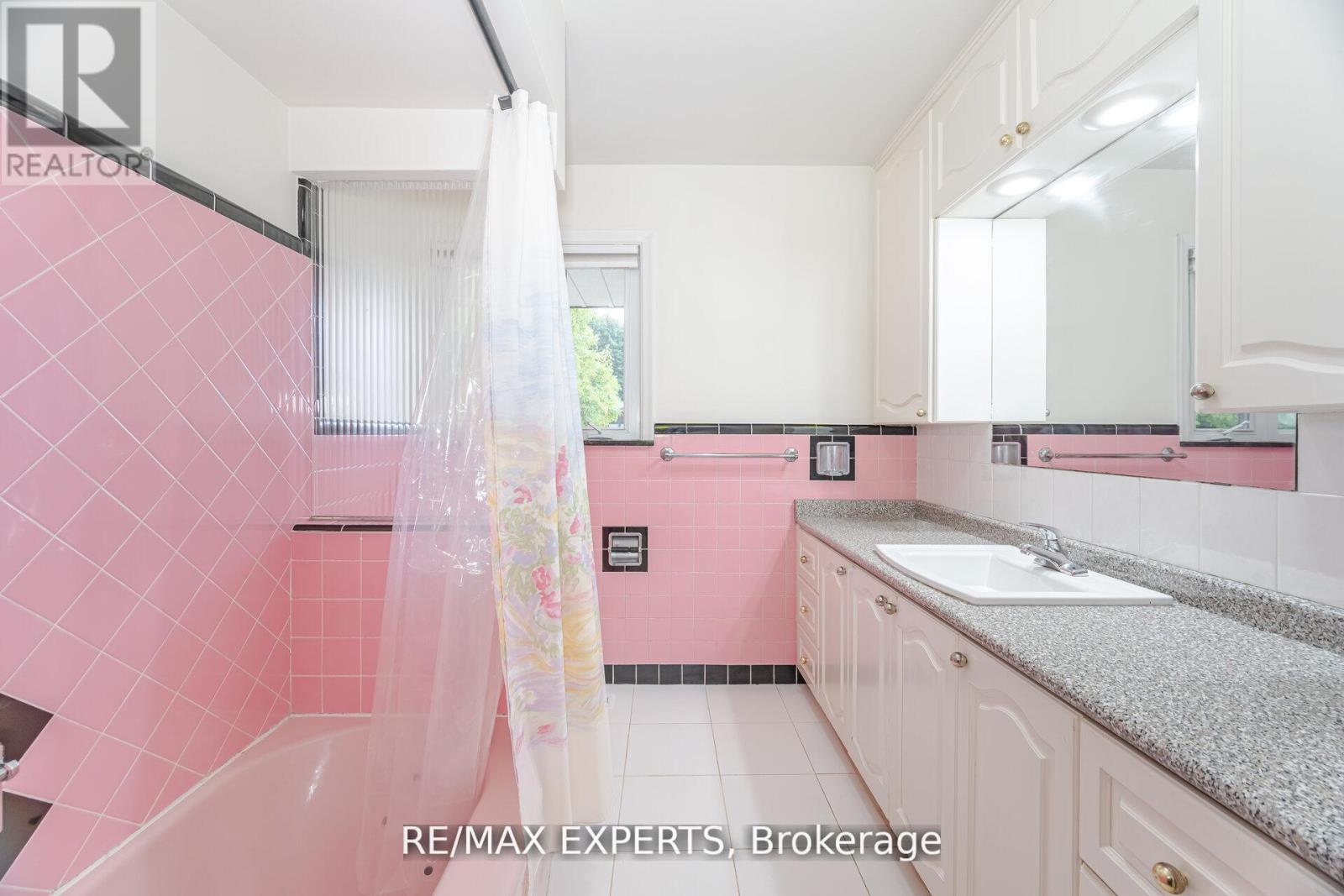 42 Cowley Avenue, Toronto, Ontario  M8B 2E3 - Photo 26 - W12826346