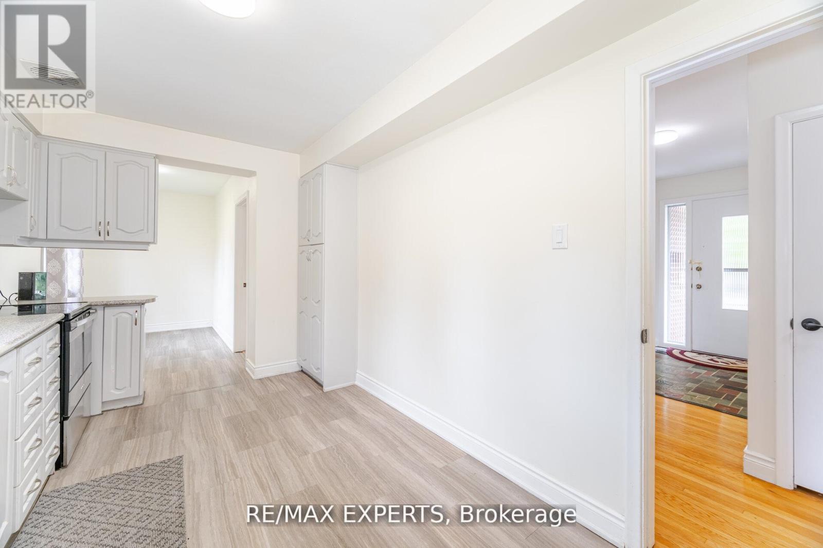 42 Cowley Avenue, Toronto, Ontario  M8B 2E3 - Photo 19 - W12826346