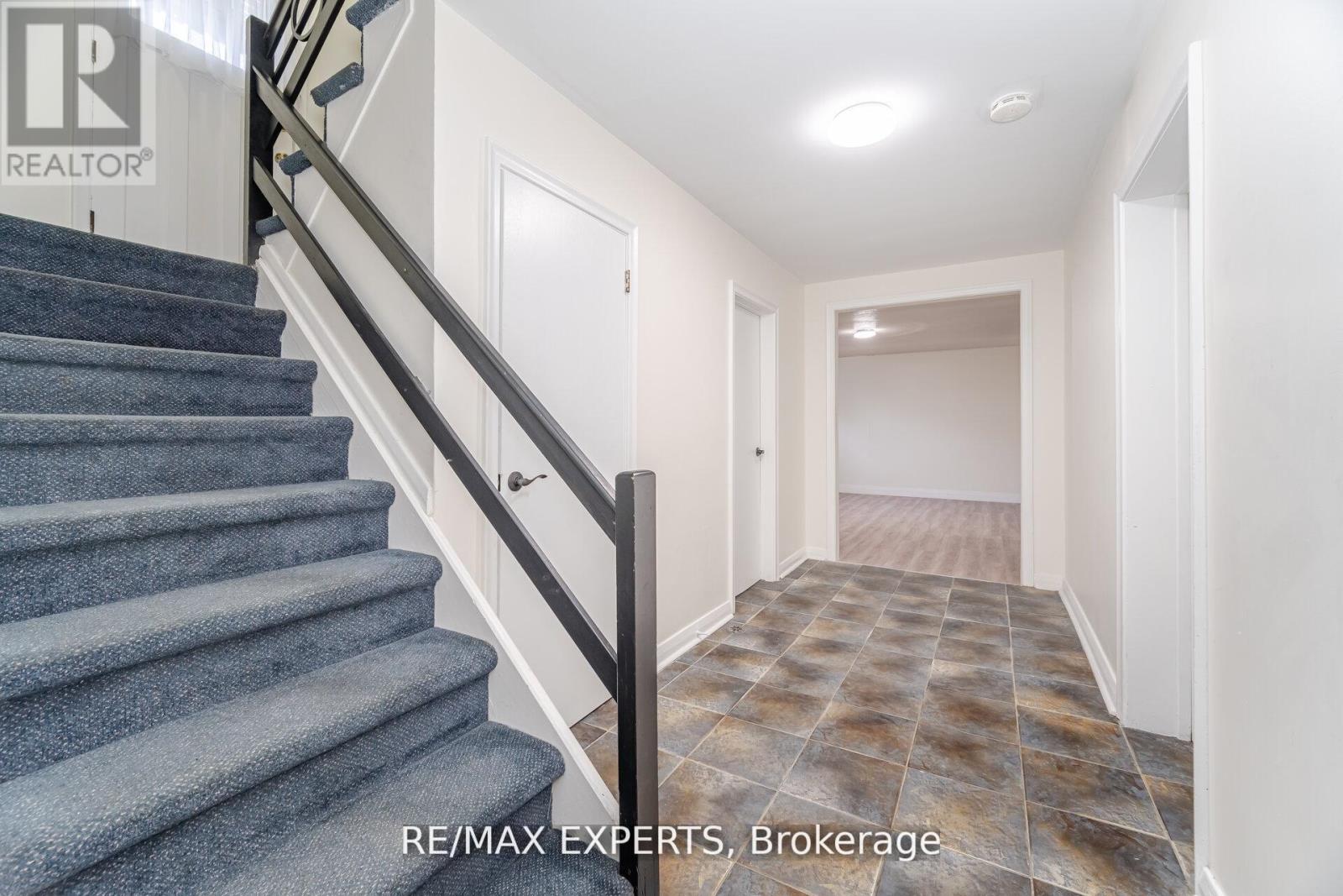 42 Cowley Avenue, Toronto, Ontario  M8B 2E3 - Photo 31 - W12826346