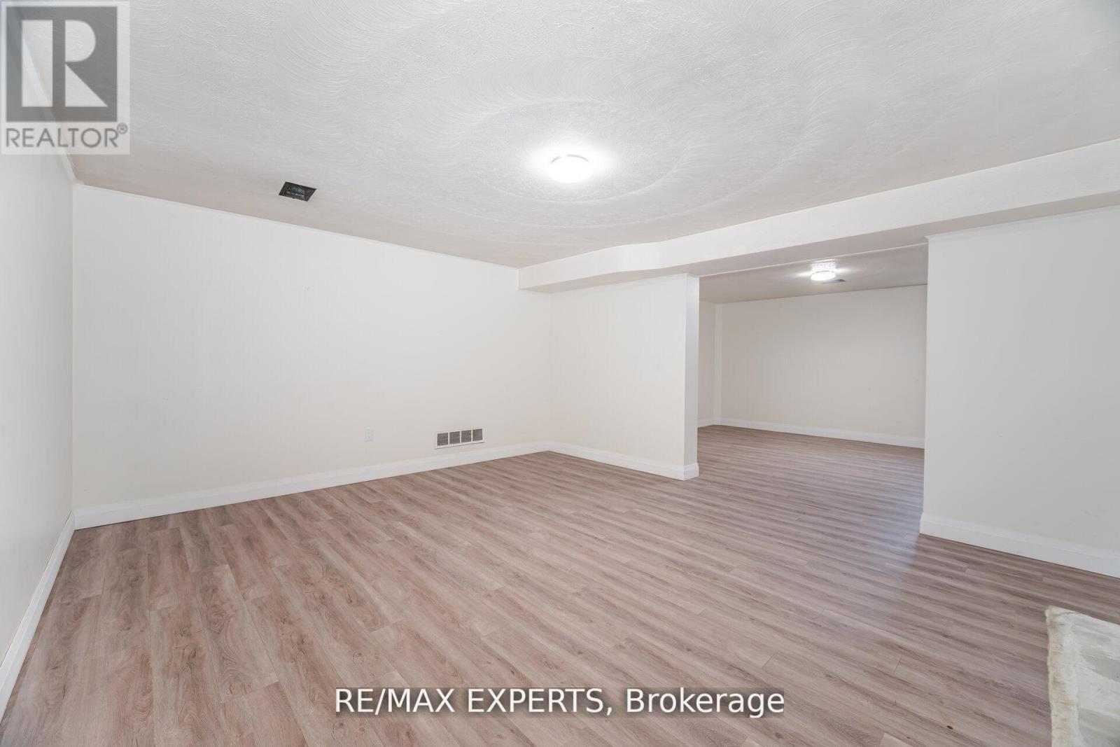 42 Cowley Avenue, Toronto, Ontario  M8B 2E3 - Photo 37 - W12826346