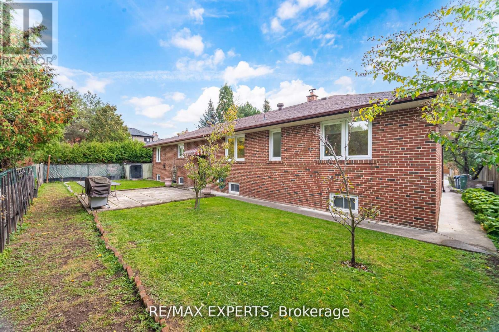 42 Cowley Avenue, Toronto, Ontario  M8B 2E3 - Photo 48 - W12826346