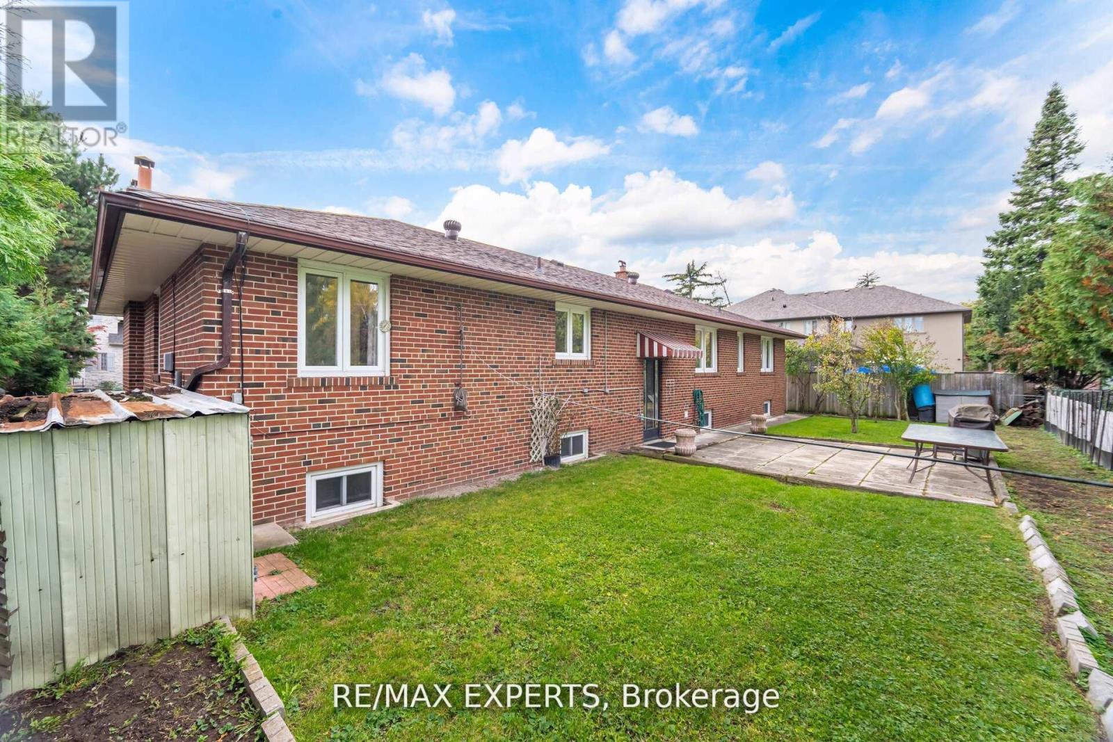 42 Cowley Avenue, Toronto, Ontario  M8B 2E3 - Photo 46 - W12826346