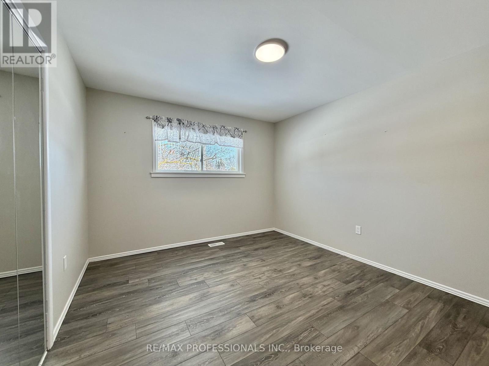 64 Bythia Street, Orangeville, Ontario  L9W 2S5 - Photo 5 - W12828256