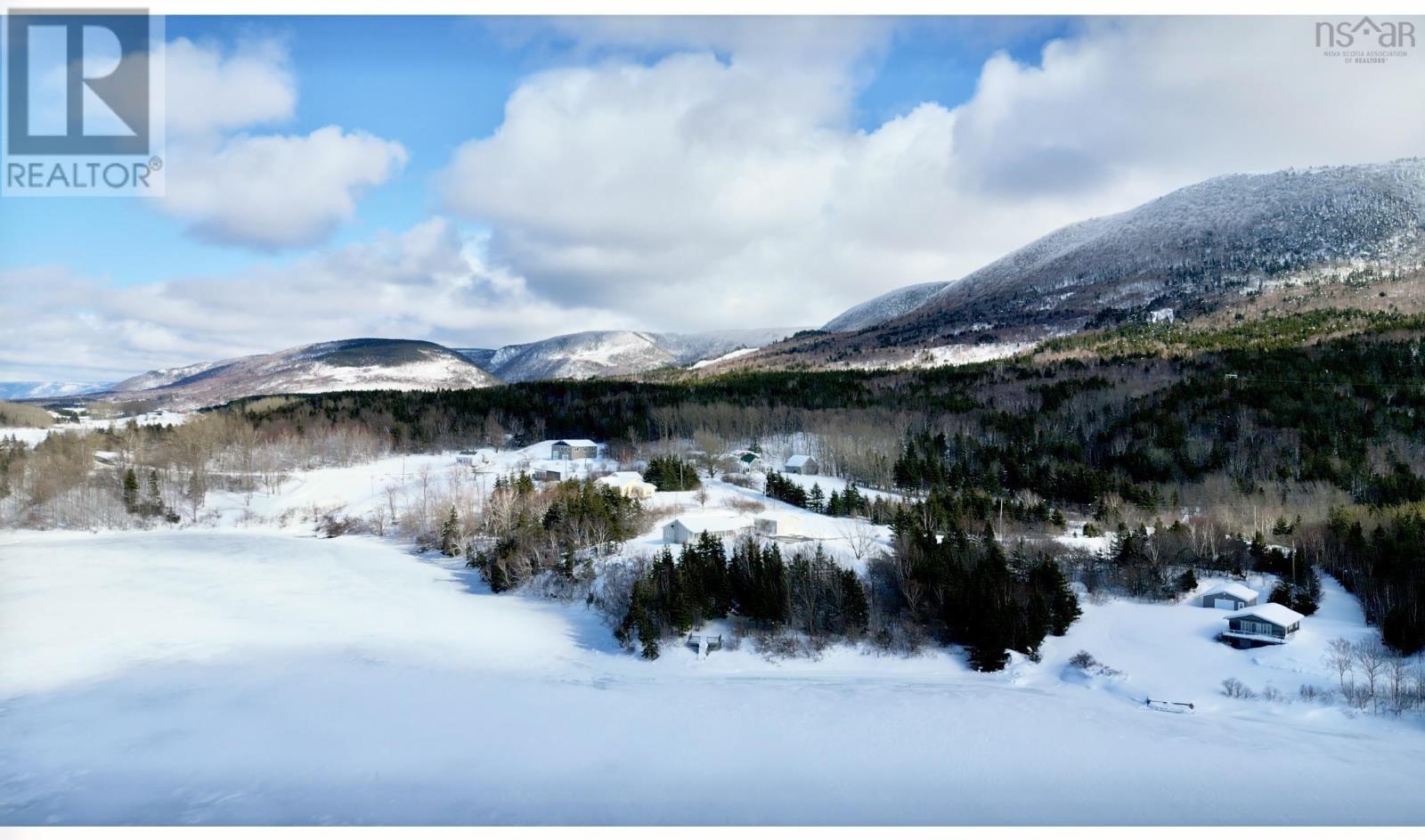 1279 Macgarry Road, Grand Étang, Nova Scotia  B0E 1L0 - Photo 4 - 202603448