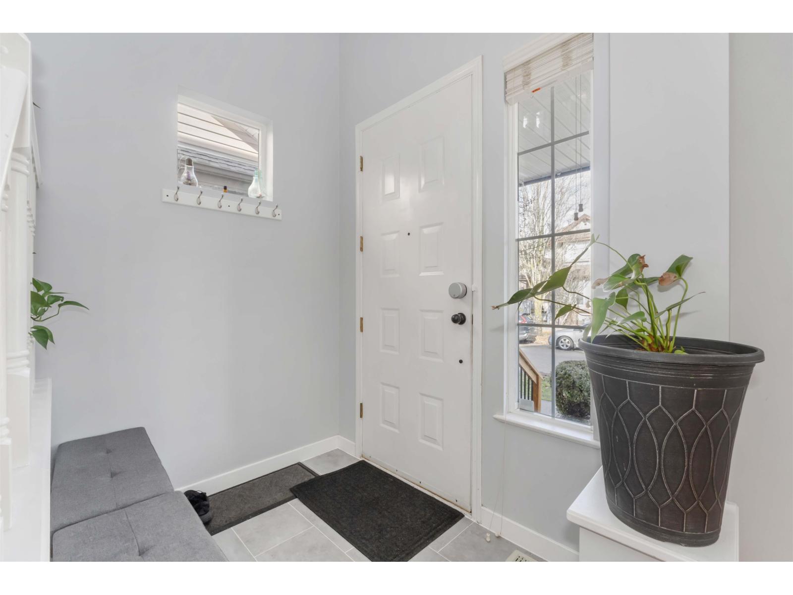 18476 66a Avenue, Surrey, British Columbia  V3S 9B1 - Photo 3 - R3094266