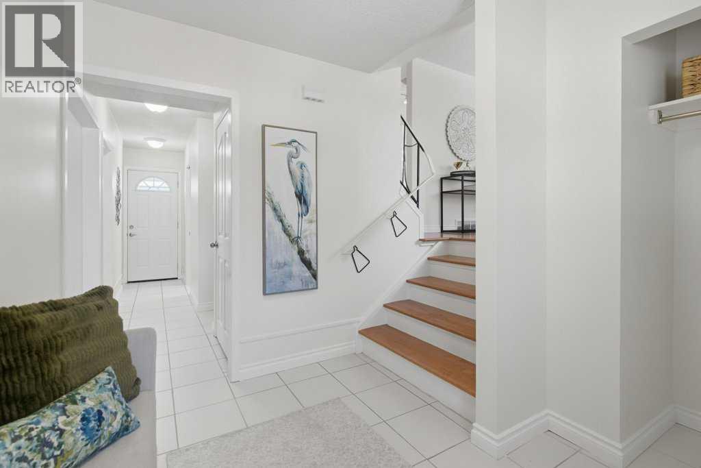 3703 Valdes Place Nw, Calgary, Alberta  T2L 2A2 - Photo 3 - A2282035