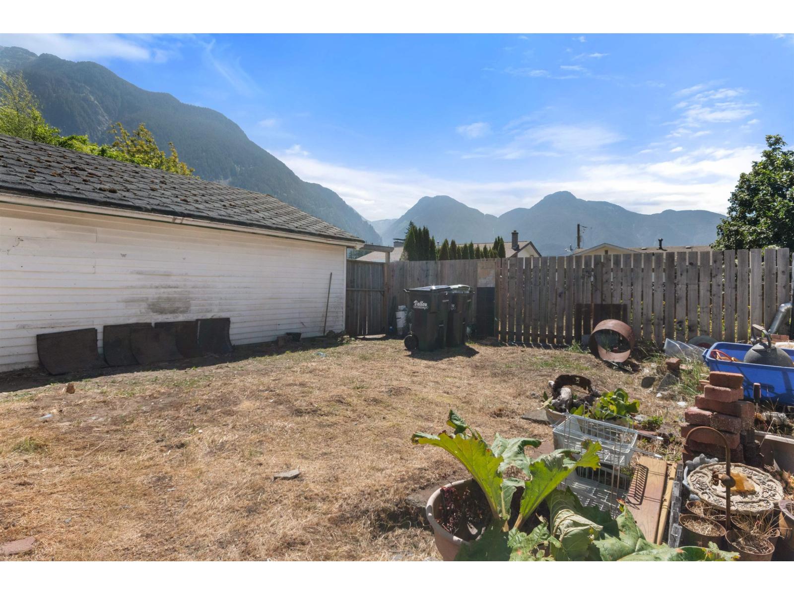 586 6th Avenue, Hope, Hope, British Columbia  V0X 1L0 - Photo 30 - R3094177