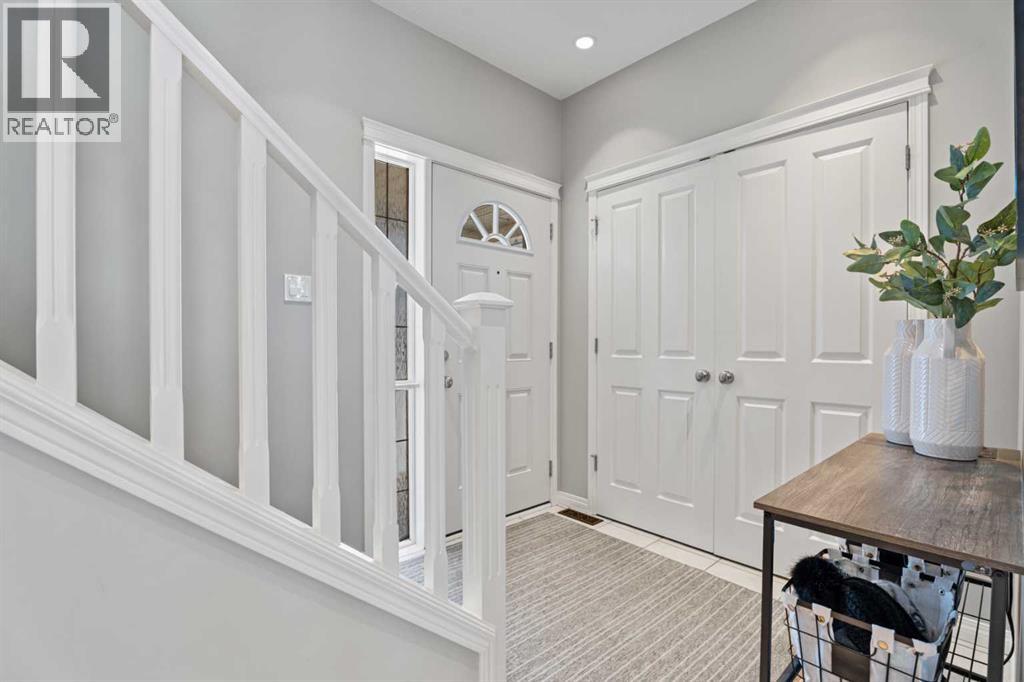 40 Drake Landing Way, Okotoks, Alberta  T1S 0C3 - Photo 3 - A2289086