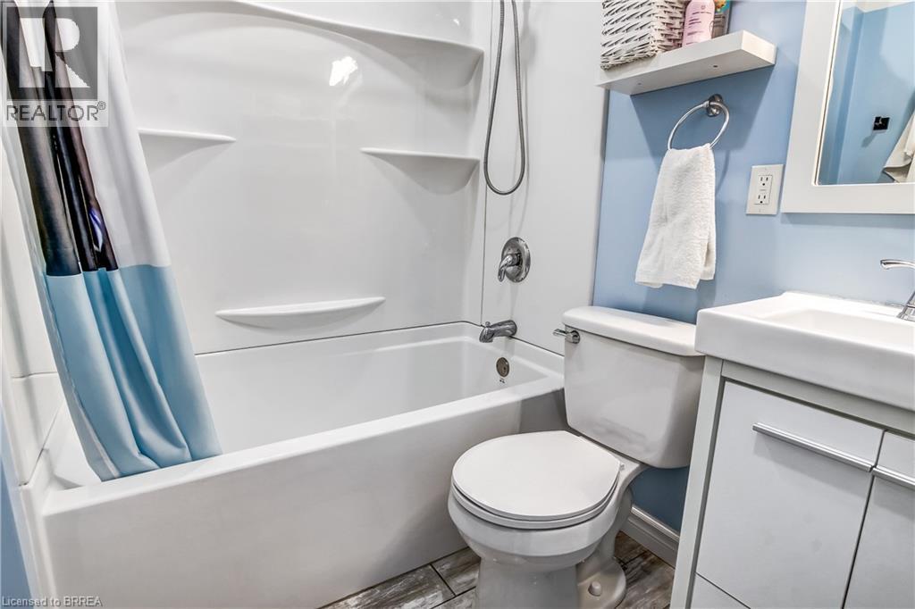 77 Doune Street, Strathroy, Ontario  N7G 1M1 - Photo 14 - 40807255