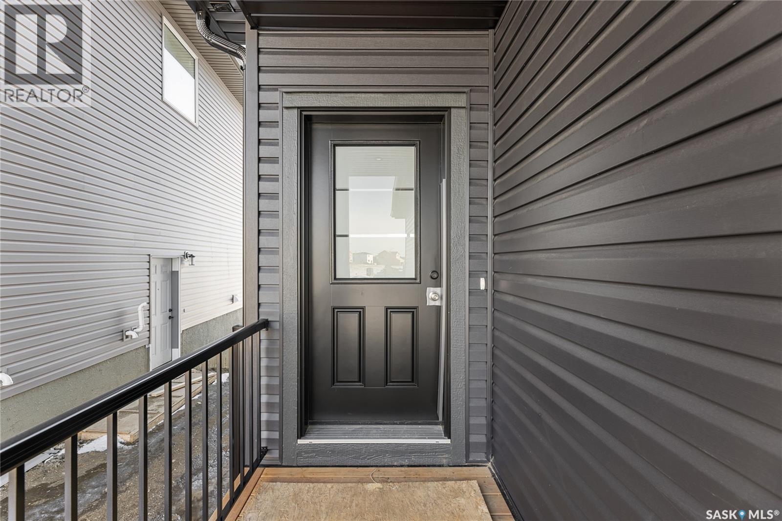 279 Nazarali Way, Saskatoon, Saskatchewan  S7V 1X6 - Photo 2 - SK029346