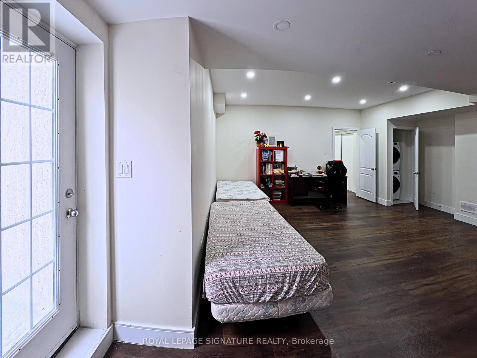 231 Hillsview Drive, Richmond Hill, Ontario  L4C 1T2 - Photo 4 - N12826356