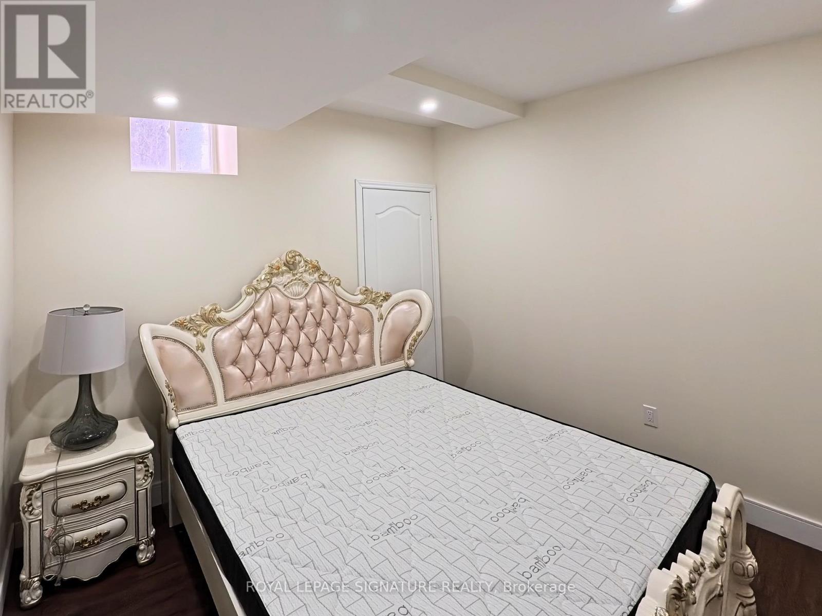 231 Hillsview Drive, Richmond Hill, Ontario  L4C 1T2 - Photo 9 - N12826356