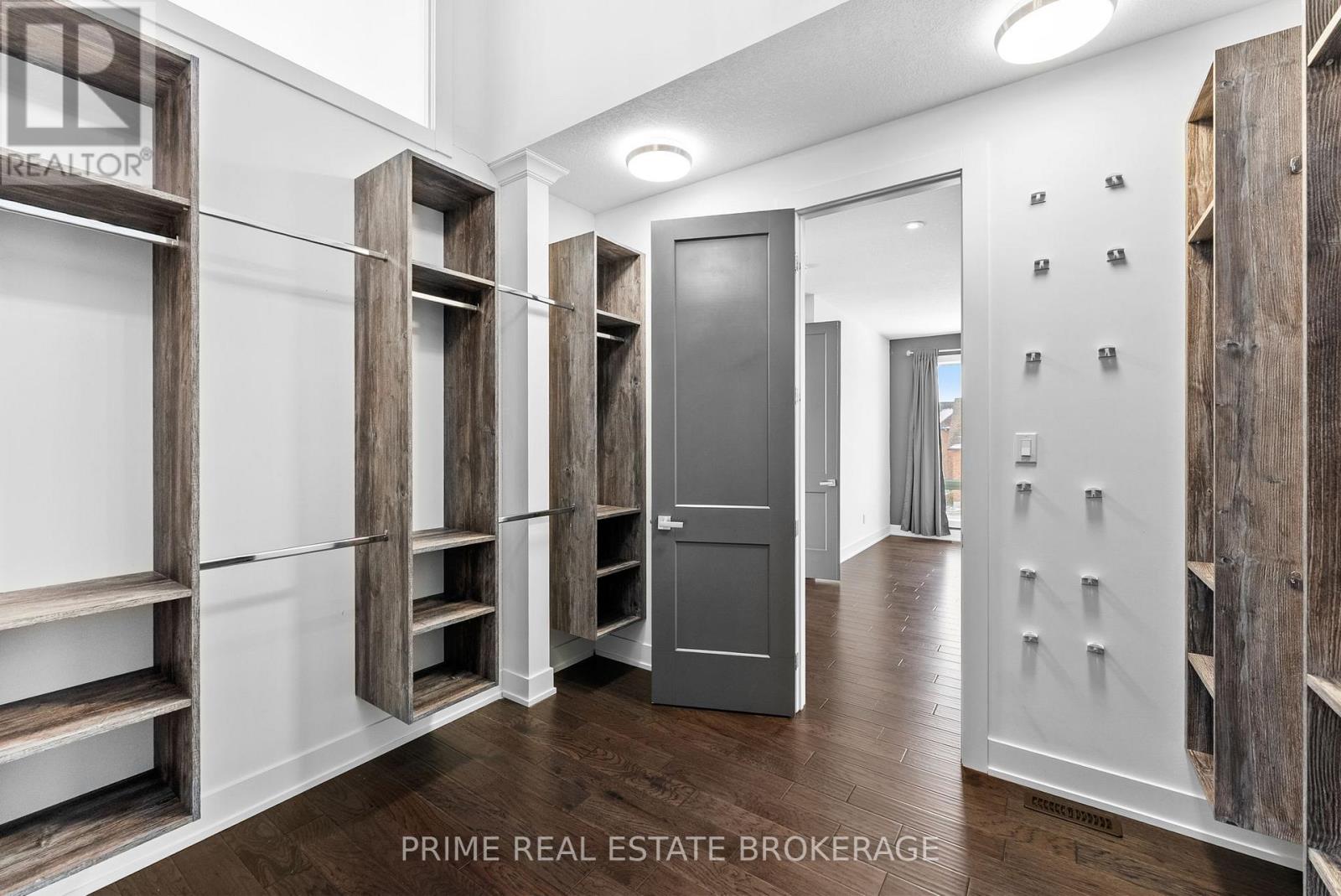 Photo 24 of 47 for 115 South Carriage Road