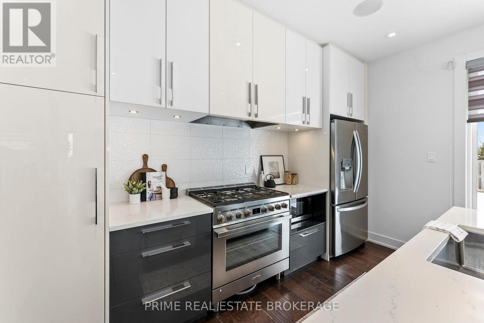 115 South Carriage Road, London North, Ontario  N6H 0C6 - Photo 11 - X12827836