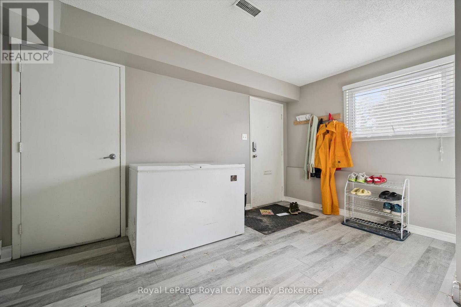 31 - 117 Janefield Avenue, Guelph, Ontario N1G 2L4 - Photo 3 - X12828340