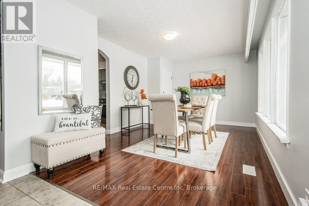 31 Sunnylea Crescent, Guelph (General Hospital), Ontario  N1E 1W3 - Photo 2 - X12828380