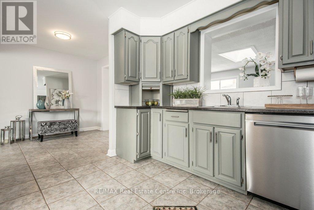 31 Sunnylea Crescent, Guelph (General Hospital), Ontario  N1E 1W3 - Photo 7 - X12828380