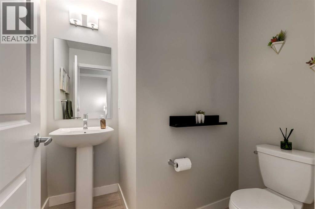 212 Crestbrook Common Sw, Calgary, Alberta  T3B 6L1 - Photo 9 - A2286535