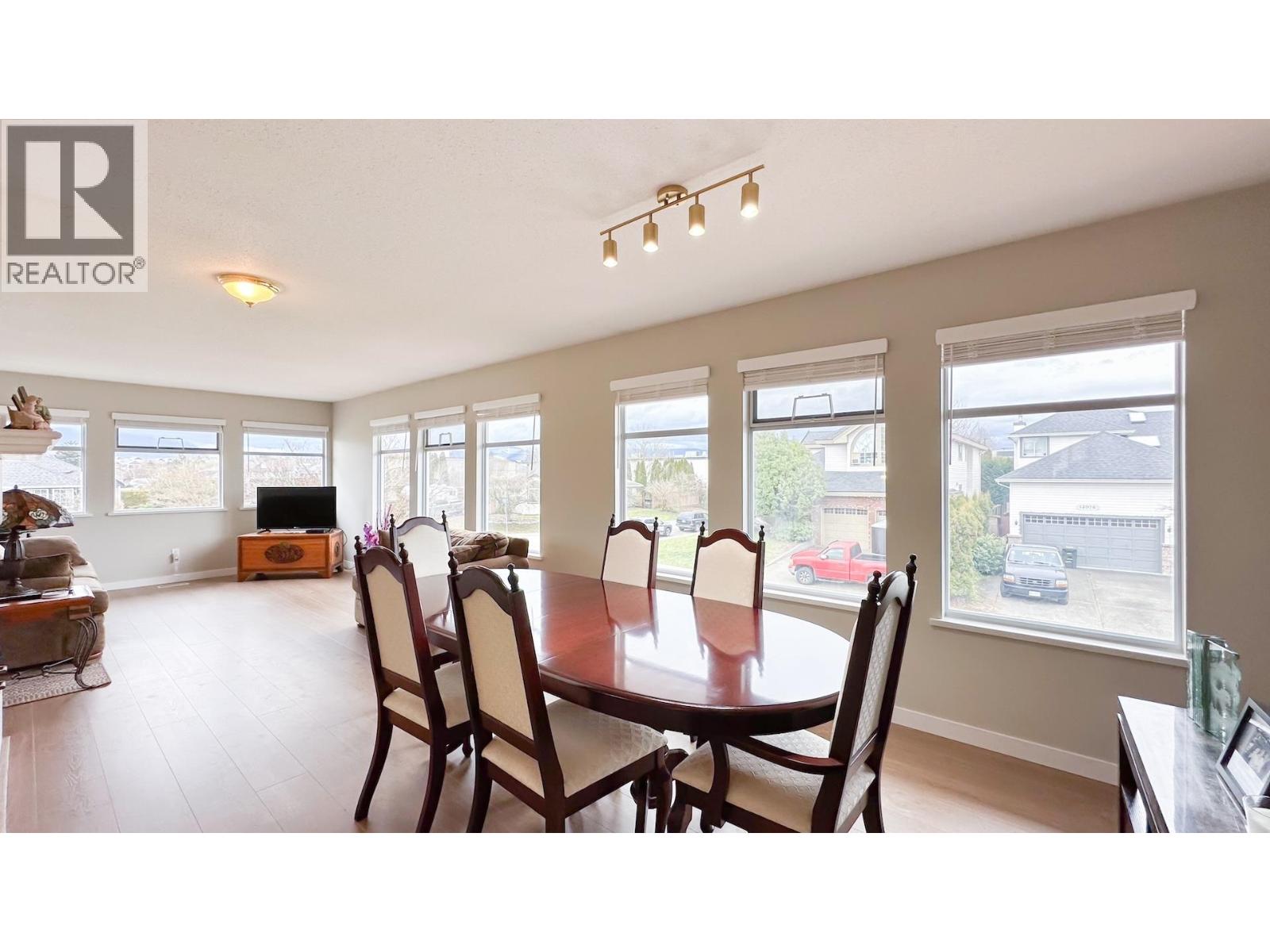 12055 Chestnut Crescent, Pitt Meadows, British Columbia  V3Y 2L6 - Photo 8 - R3092797