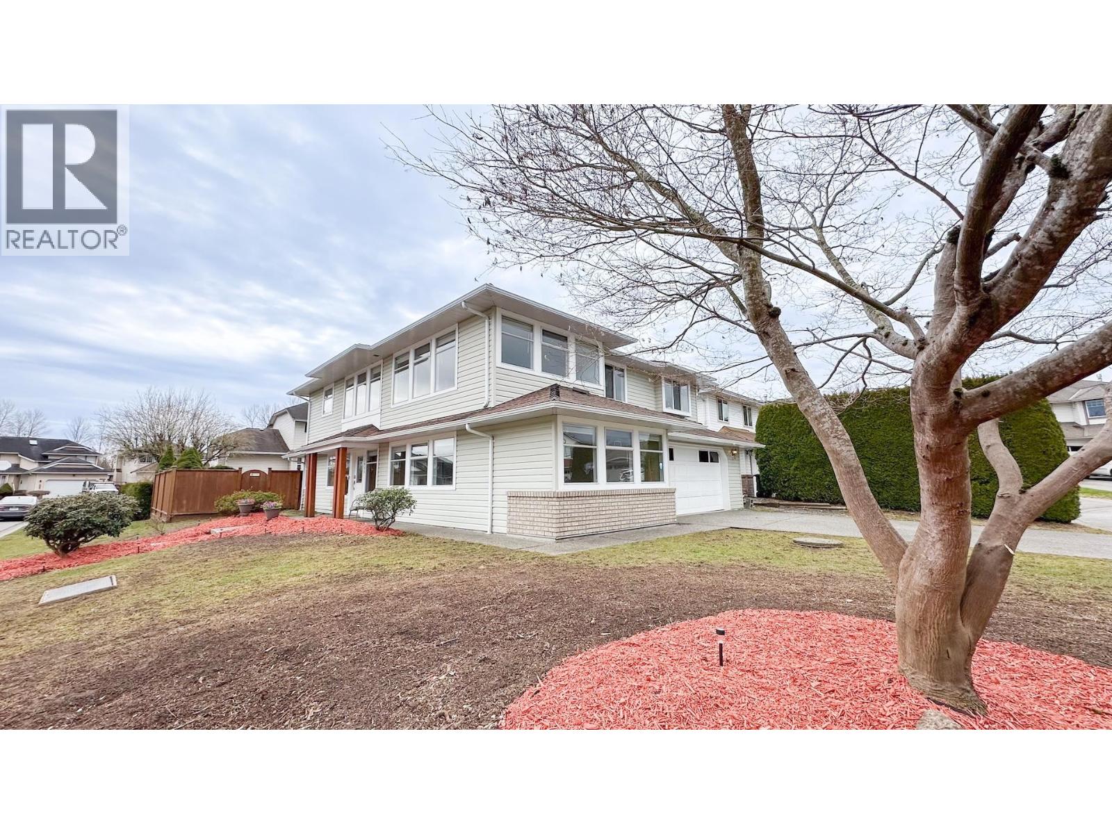 12055 Chestnut Crescent, Pitt Meadows, British Columbia  V3Y 2L6 - Photo 2 - R3092797