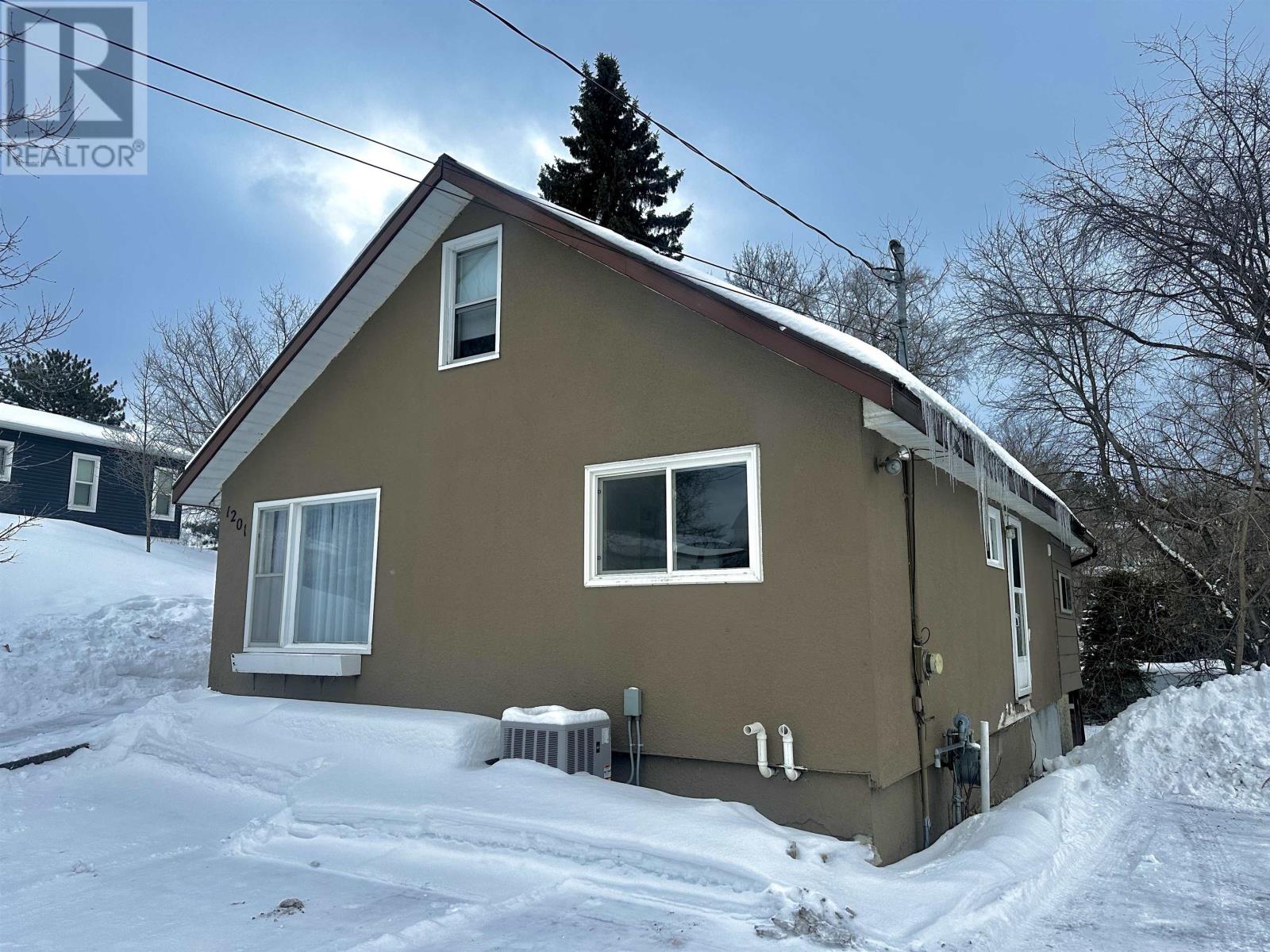 1201 Superior Street, Kenora, Ontario  P0X 1C0 - Photo 1 - TB2600319