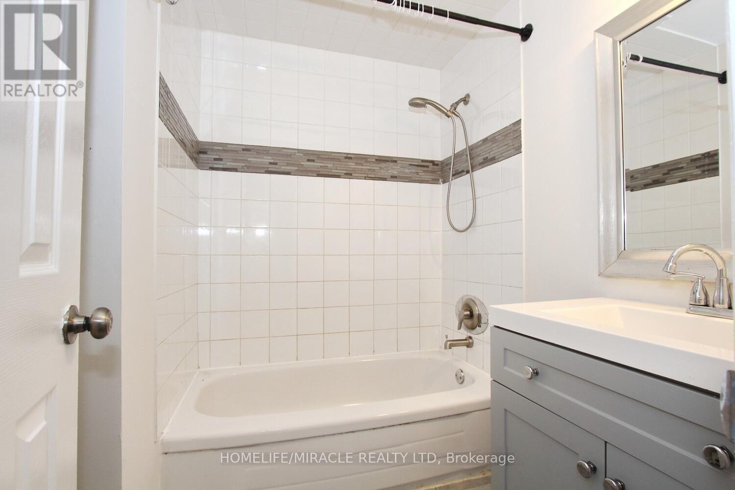 27 Craigleigh Crescent, Brampton, Ontario  L6T 2E3 - Photo 25 - W12826164