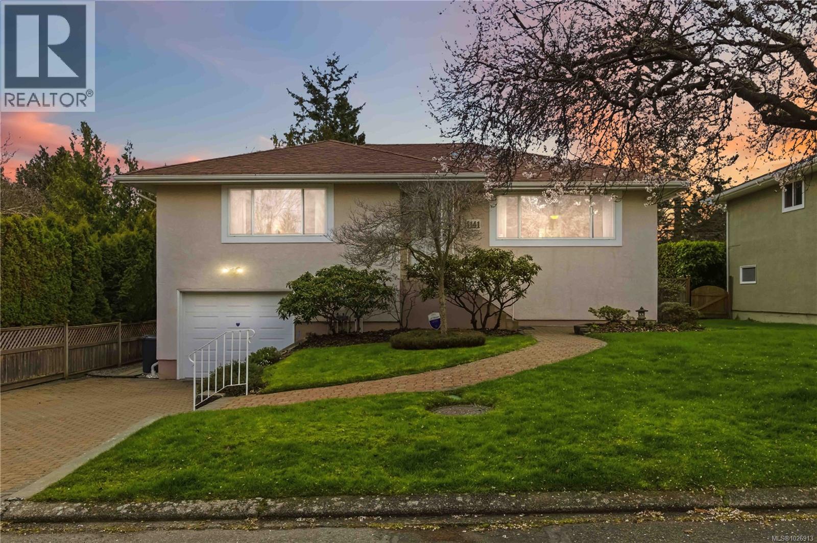 1141 Hadfield Ave, Esquimalt, British Columbia V9A 5N8 - Photo 2 - 1026913