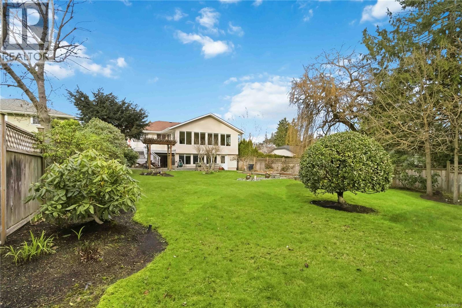 1141 Hadfield Ave, Esquimalt, British Columbia V9A 5N8 - Photo 3 - 1026913