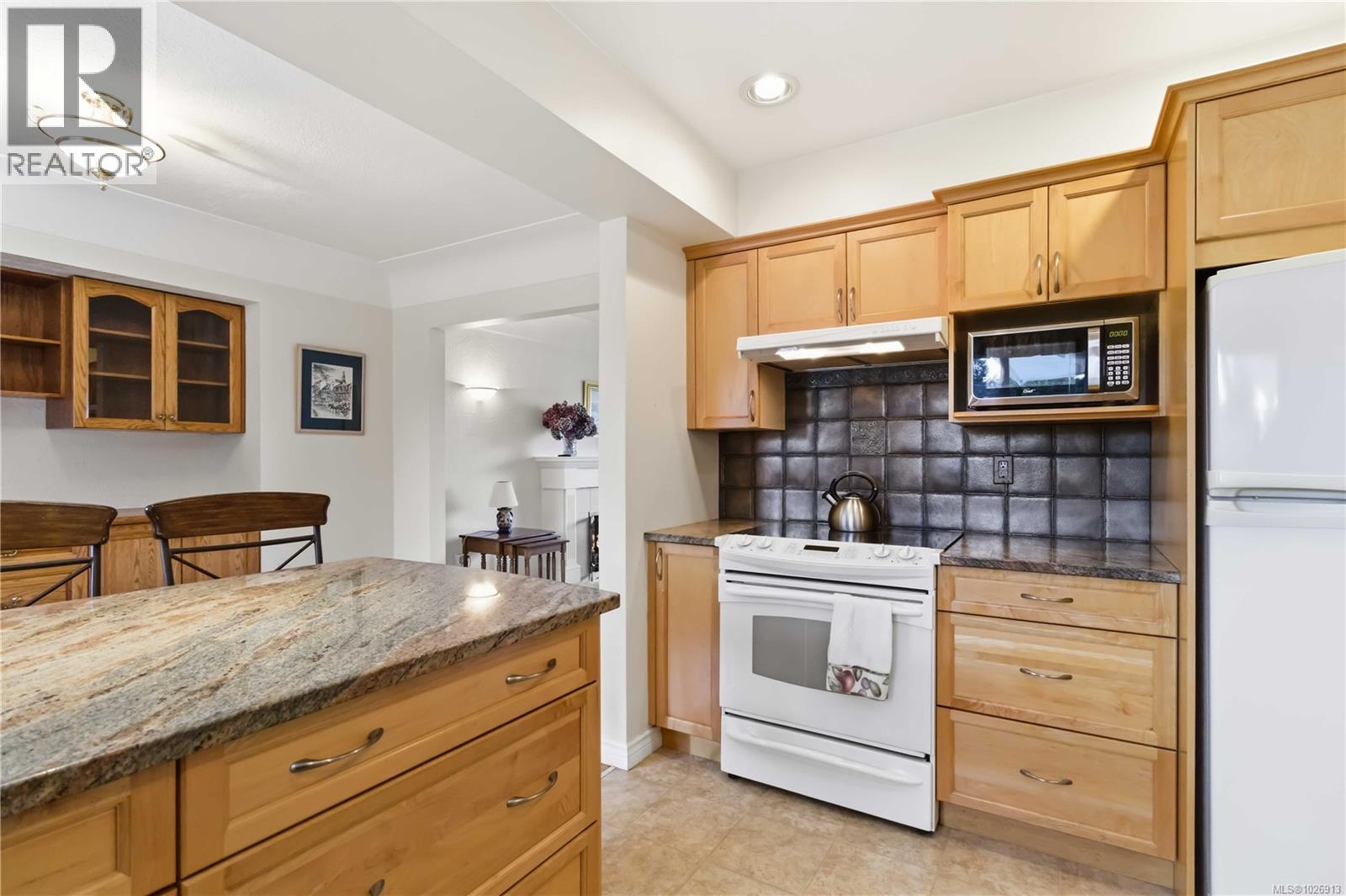 1141 Hadfield Ave, Esquimalt, British Columbia V9A 5N8 - Photo 36 - 1026913