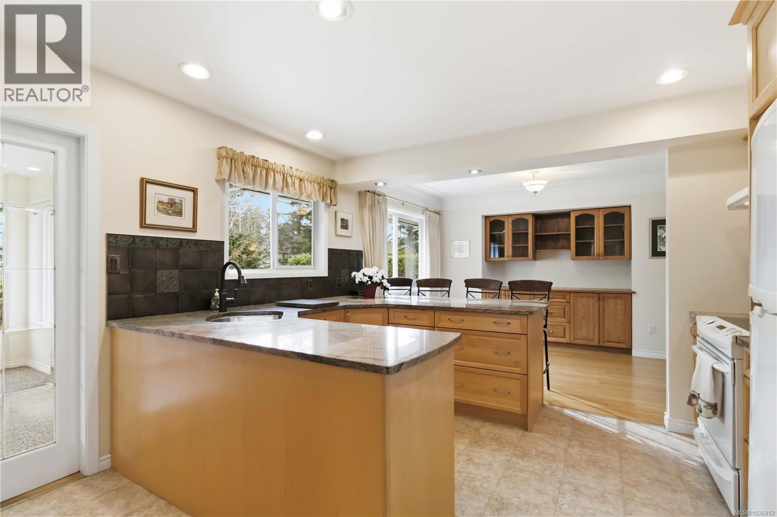 1141 Hadfield Ave, Esquimalt, British Columbia V9A 5N8 - Photo 37 - 1026913